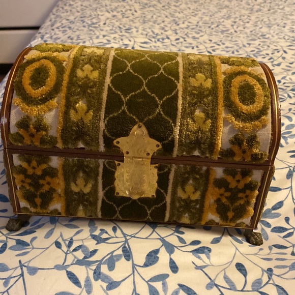 Reyes Musical Swiss Vintage Jewelry Box size 9x6x5 - Picture 12 of 16